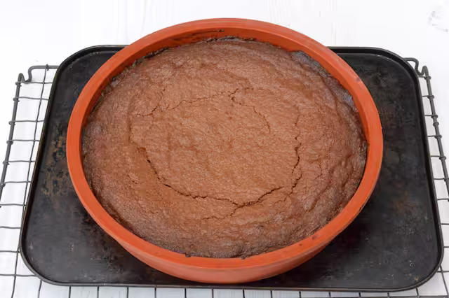 Bake out of the oven and cooling in mould.