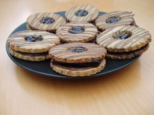 Blackcurrant jammy dodgers. One of 37 creative blackcurrant recipes with chocolate.