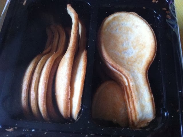Pidy spoon pastry cases.