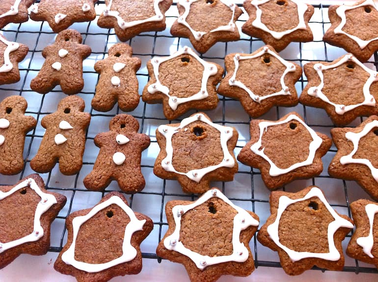A wire rack filled with iced gingerbread.