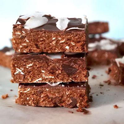 A stack of no-bake peppermint pattie slices.