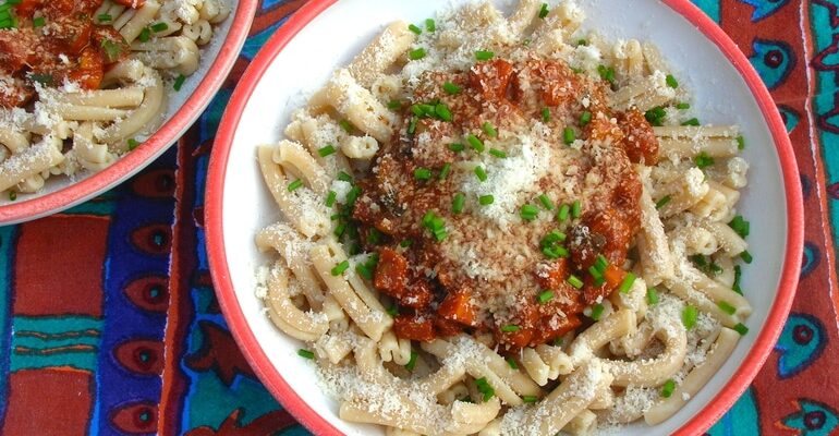 Quick and Easy Pasta with Italian pasta & sauce.