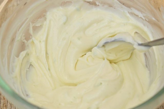 A bowl of lime mascarpone frosting.