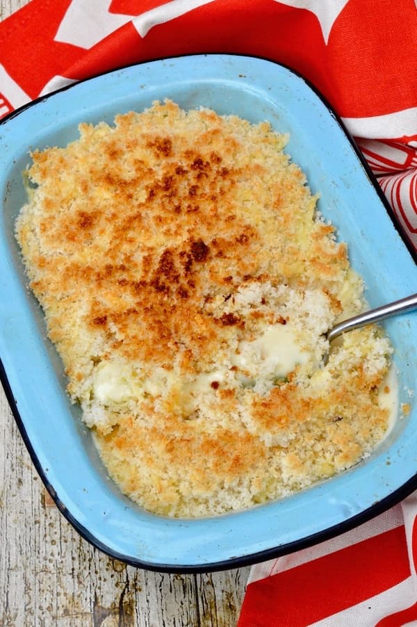 Leek Gratin with white sauce and cheesy breadcrumbs.