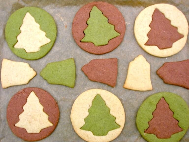 Christmas butter biscuits flavoured respectively with chocolate, vanilla and matcha.
