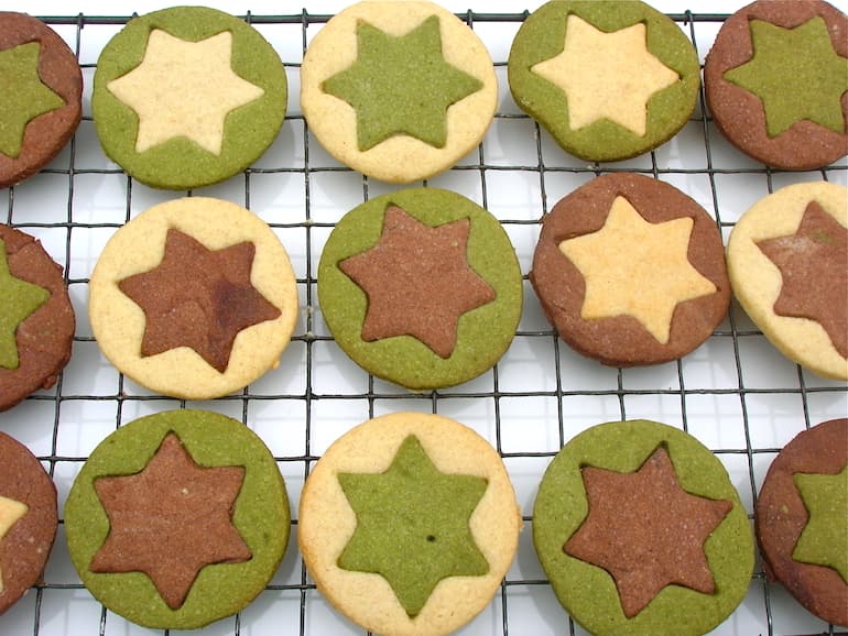 Star Christmas butter biscuits flavoured respectively with chocolate, vanilla and matcha.
