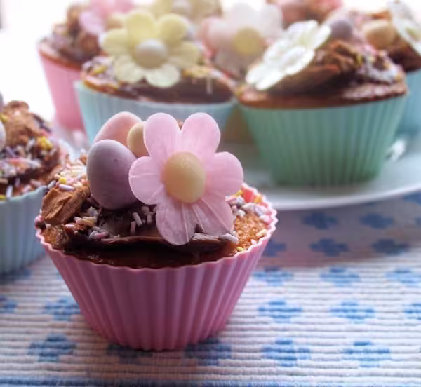 Little cakes with Easter eggs and daisy decorations via Lavender and Lovage.