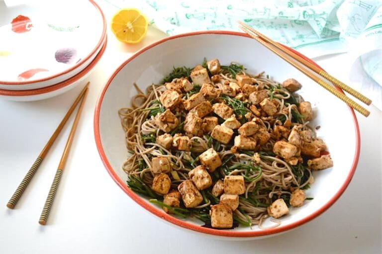 A large bowl of samphire noodles with miso marinated tofu and chopsticks.