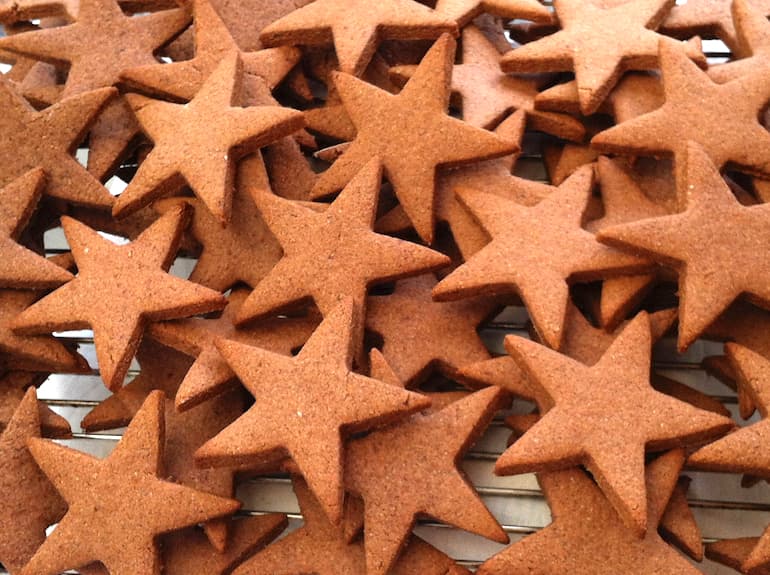 Honey and cinnamon Christmas star biscuits cooling on a rack.