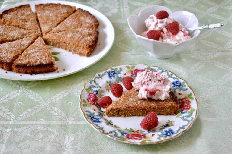 A plate of almond rye shortbread with accompanying whisky raspberry cream.