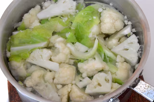 Cauli florets blanching in boiling water.