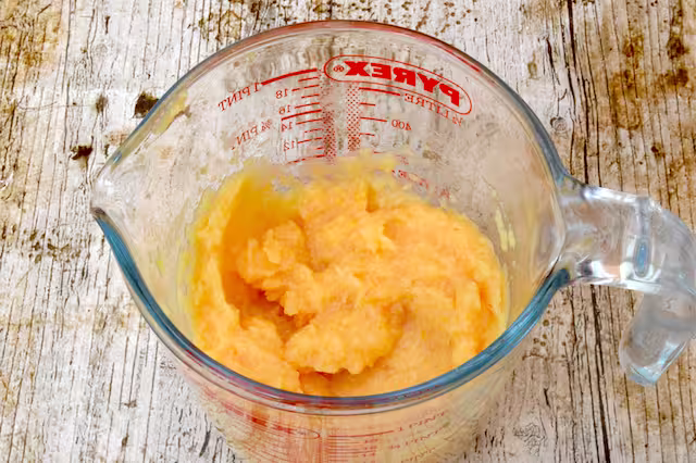 Jug of puréed quinces.
