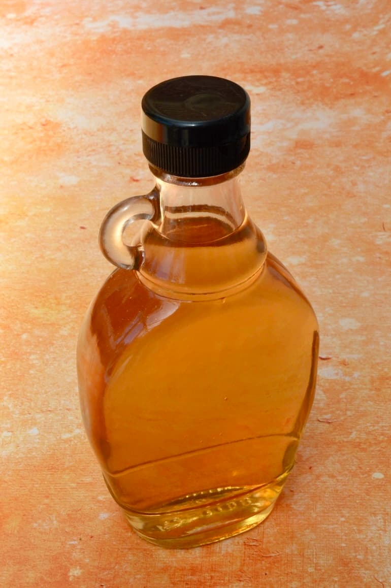 Homemade Rhubarb Schnapps (Rhubarb Liqueur) Homemade Rhubarb Schnapps (Rhubarb Liqueur)