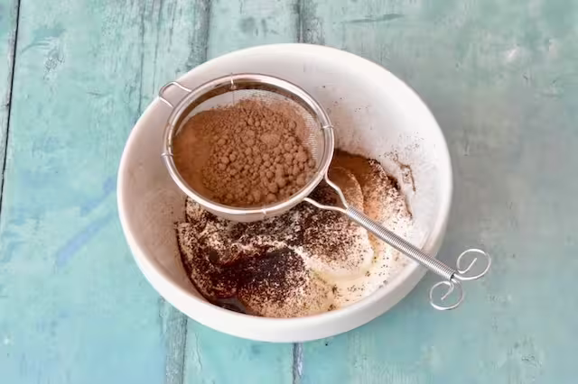 Sifting hojicha powder into yoghurt bowl.