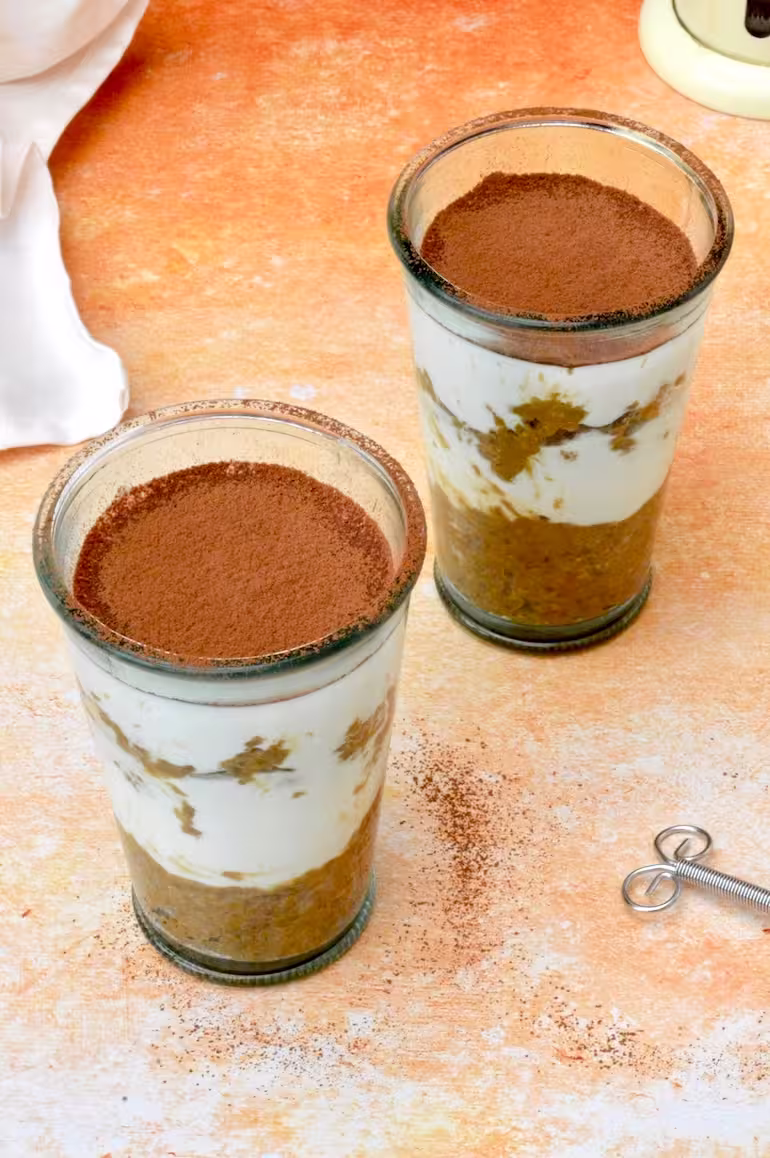 Two glasses of ten-minute breakfast tiramisu.