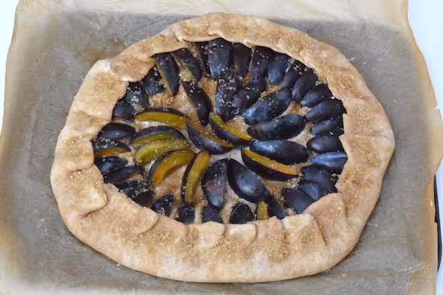 Sugar scattered over outer pastry border.
